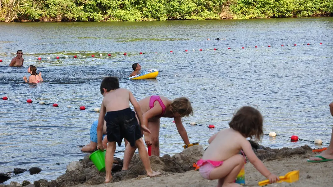 Camping  Paradis de La Plage Saint-Cirq Lapopie