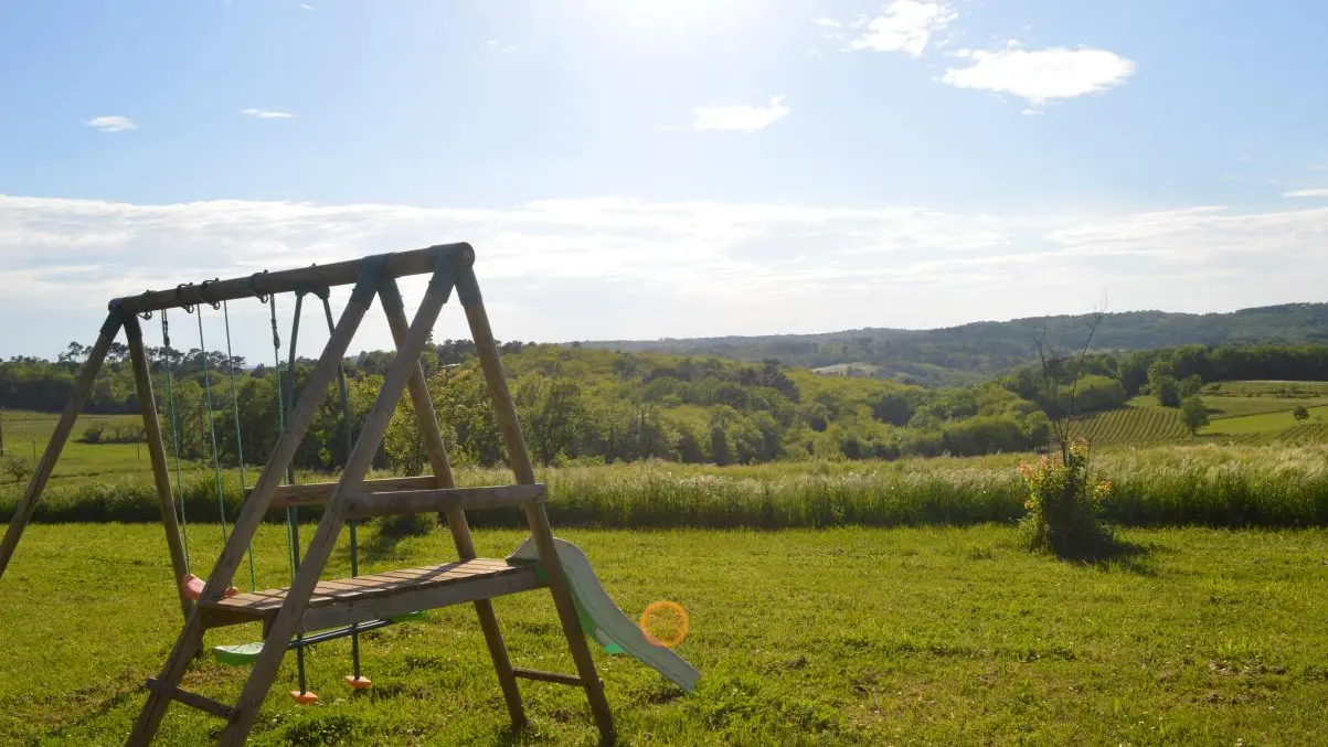 Vue sur la vallée depuis la balançoire