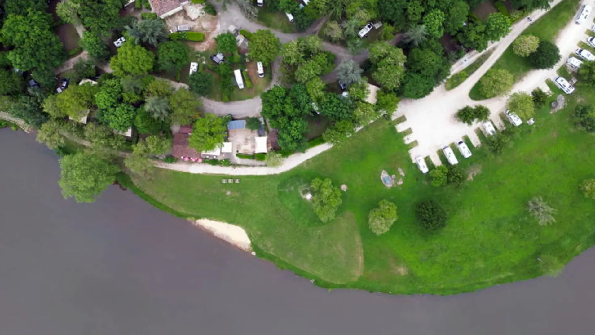 vue aerienne plage vue lot camping paradis de la plage