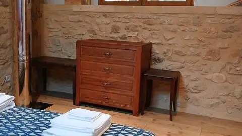 chambre.1. côté fenêtre
