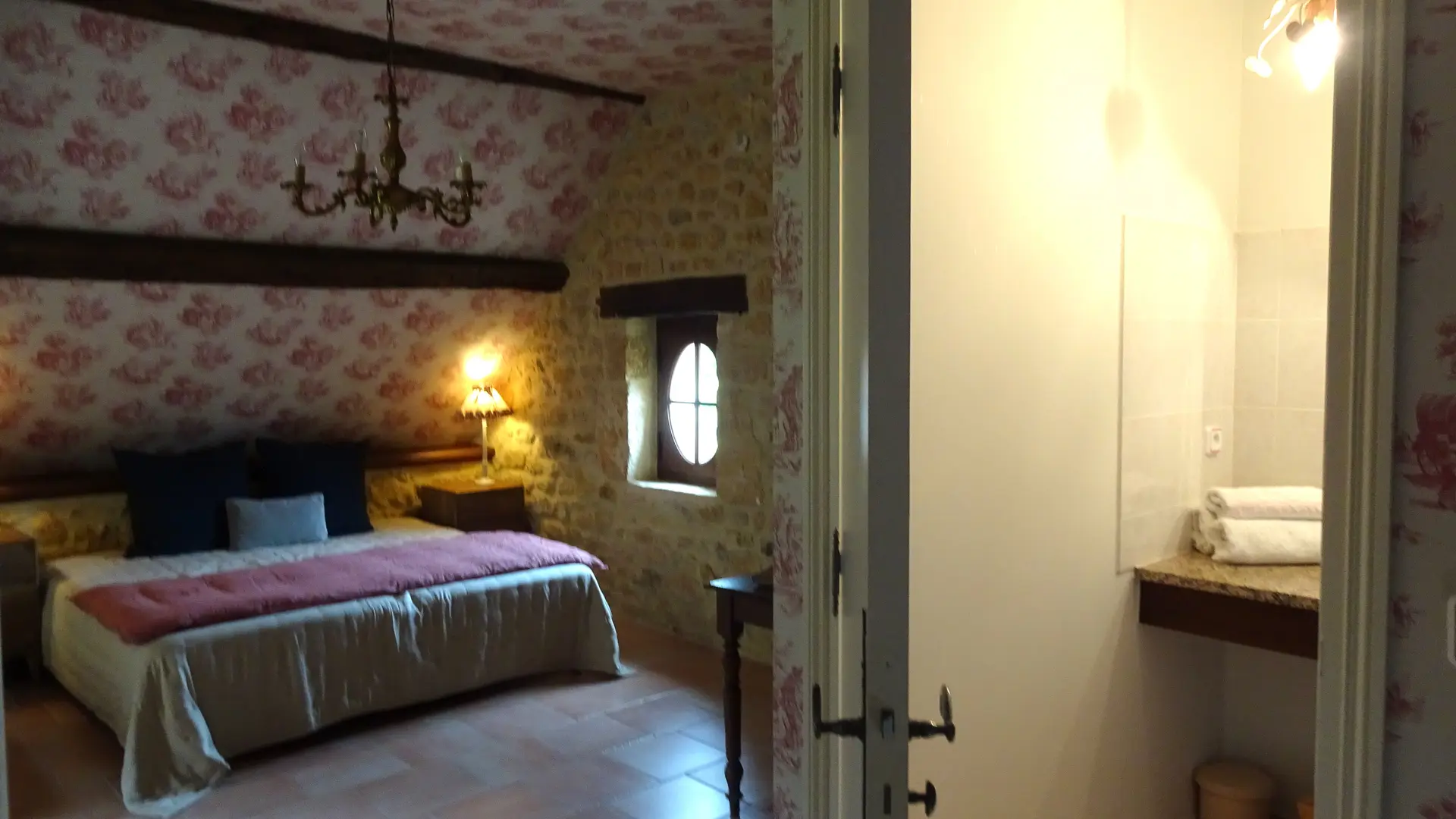 4ème chambre 3 lits à 90 avec salle de bain et wc