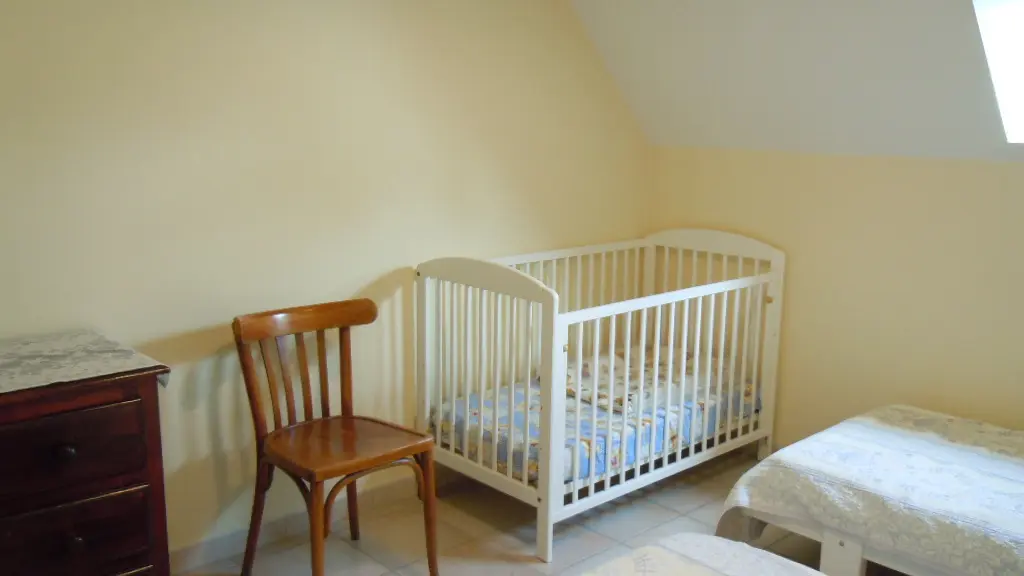 Chambre avec lit bébé