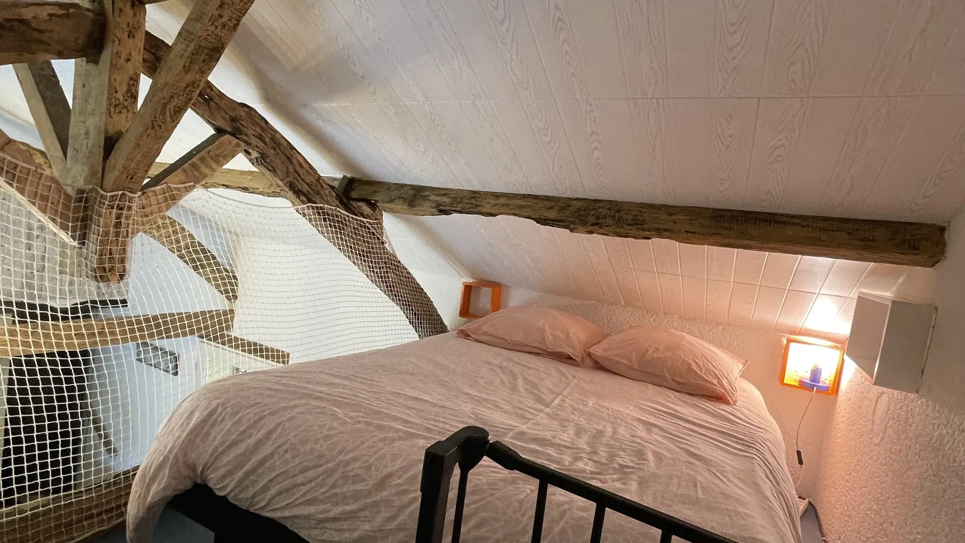 La chambre en mezzanine