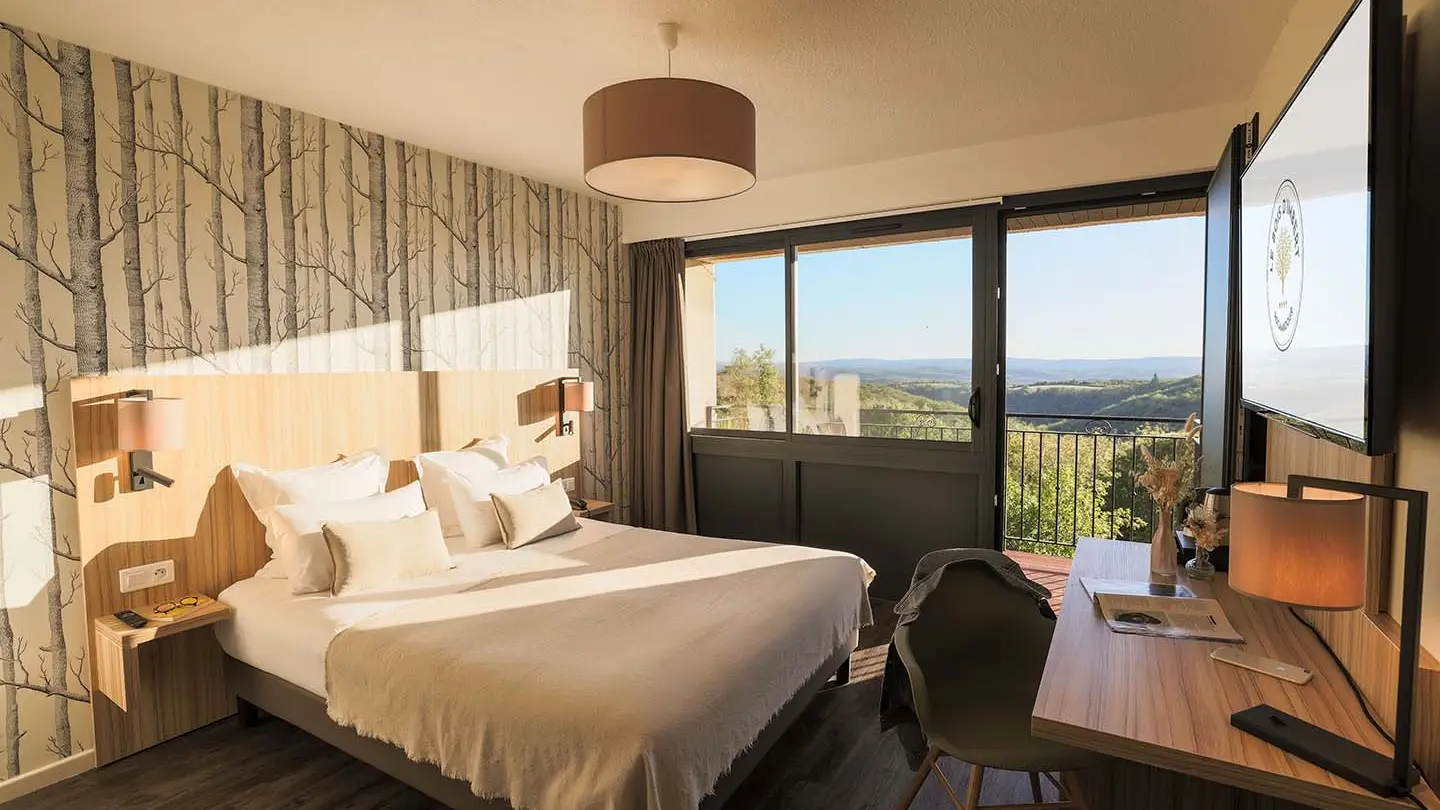 chambre double deluxe - vue côté bureau - hotel - le bois d'imbert - rocamadour