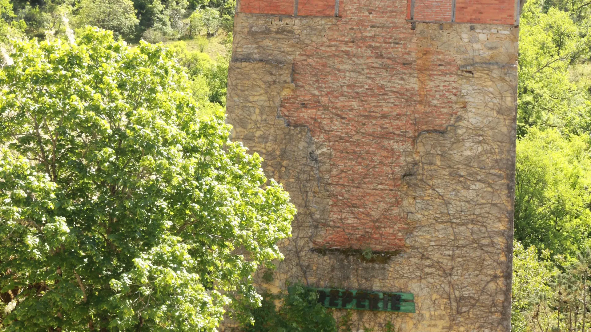 départ  142157_derriere_le_moulin_la_falaisejpg