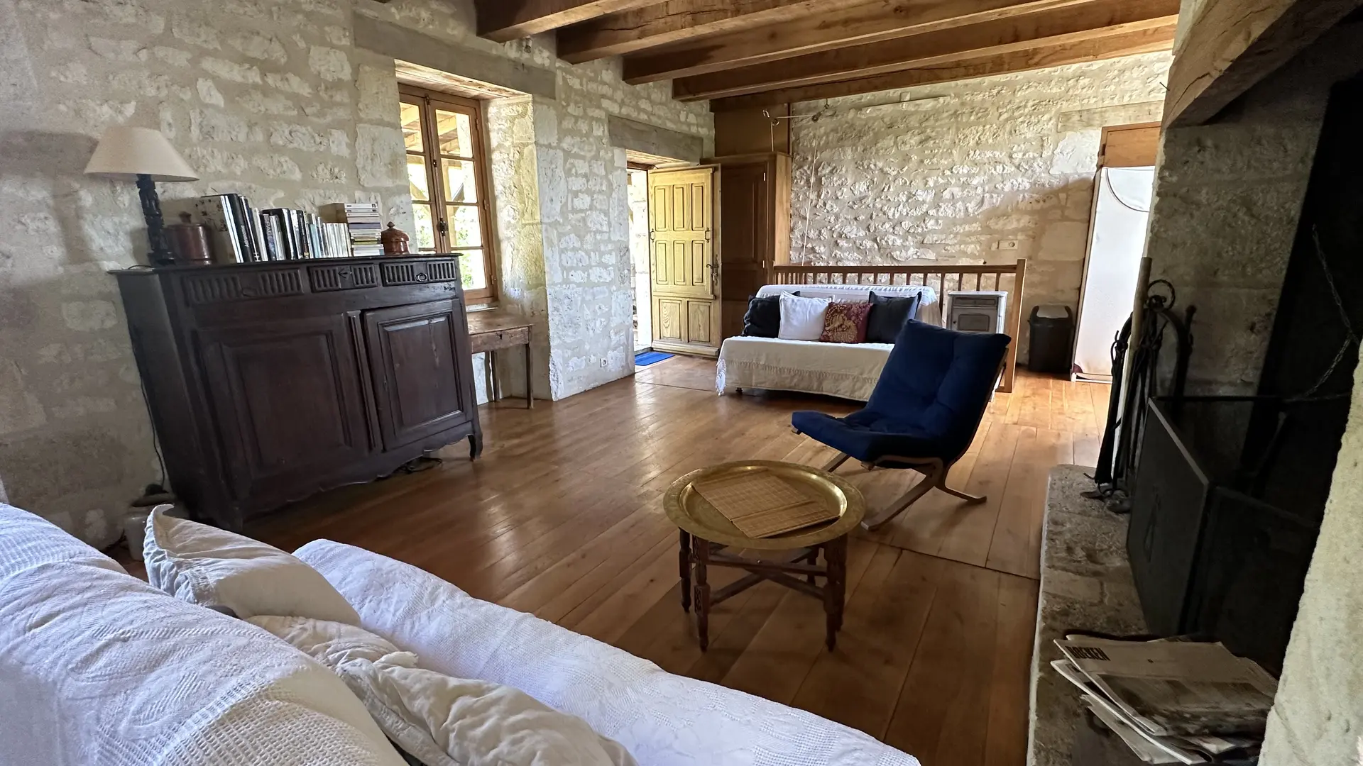 Maison Escalier: etage - salon vu du lits-jumeaux