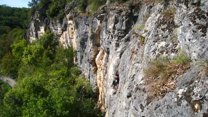 falaise aux corbeaux milhac