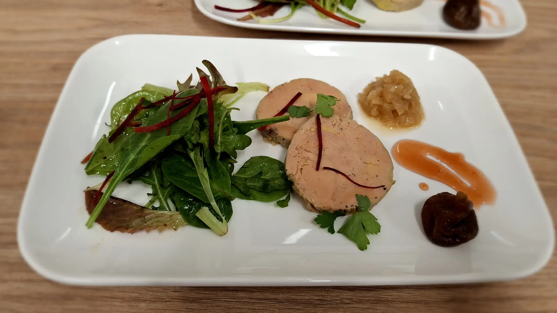 foie gras, figue confite, gelée de coig comotée d'oignons doux