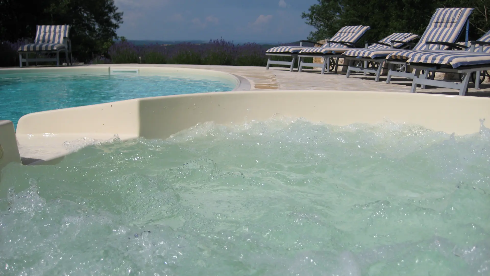 piscine avec spa