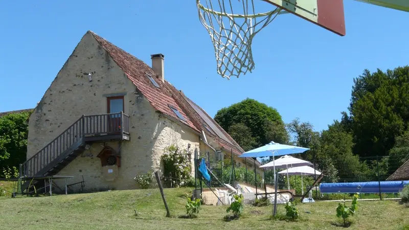 Panneau de baskett  et cible de flêchettes