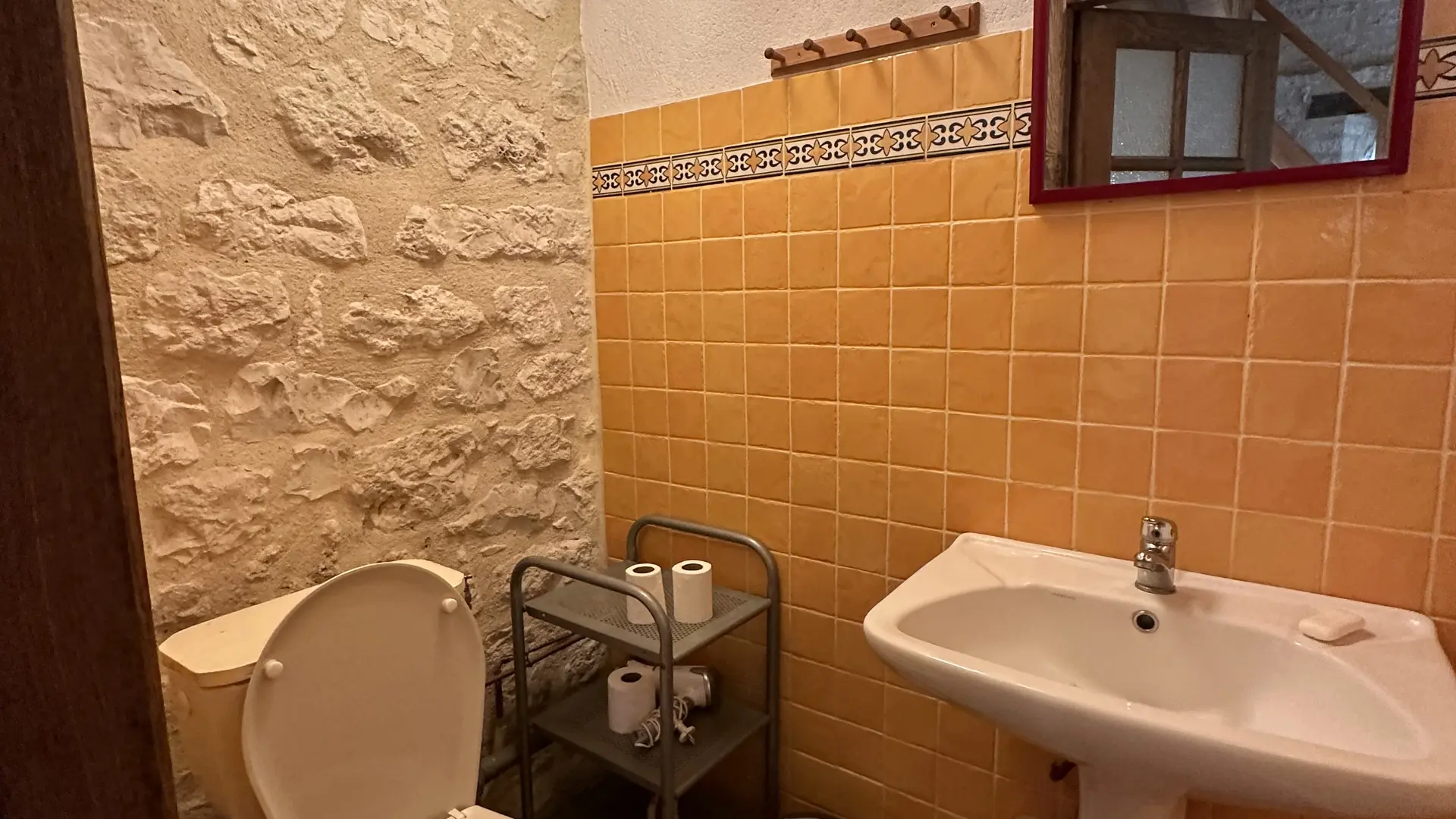 Oleander - salle de bain avec lavabo et WC