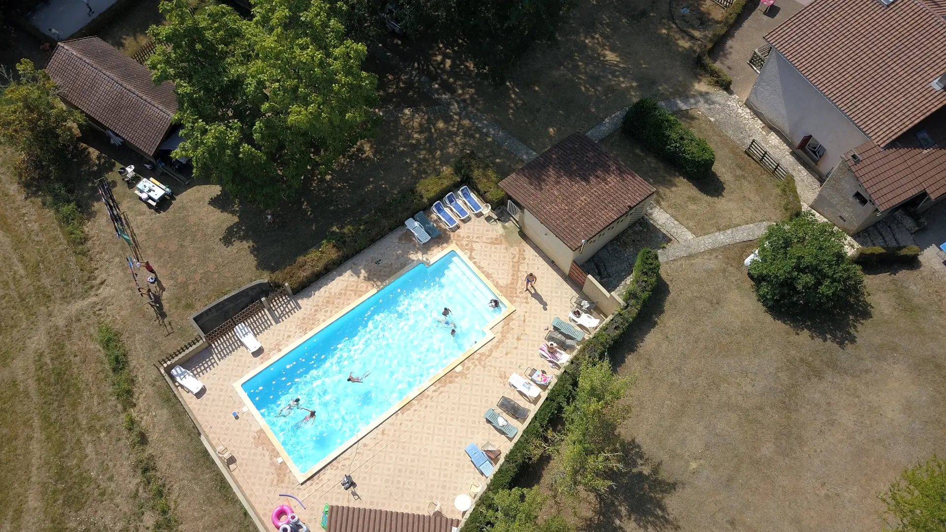 piscine vue du ciel