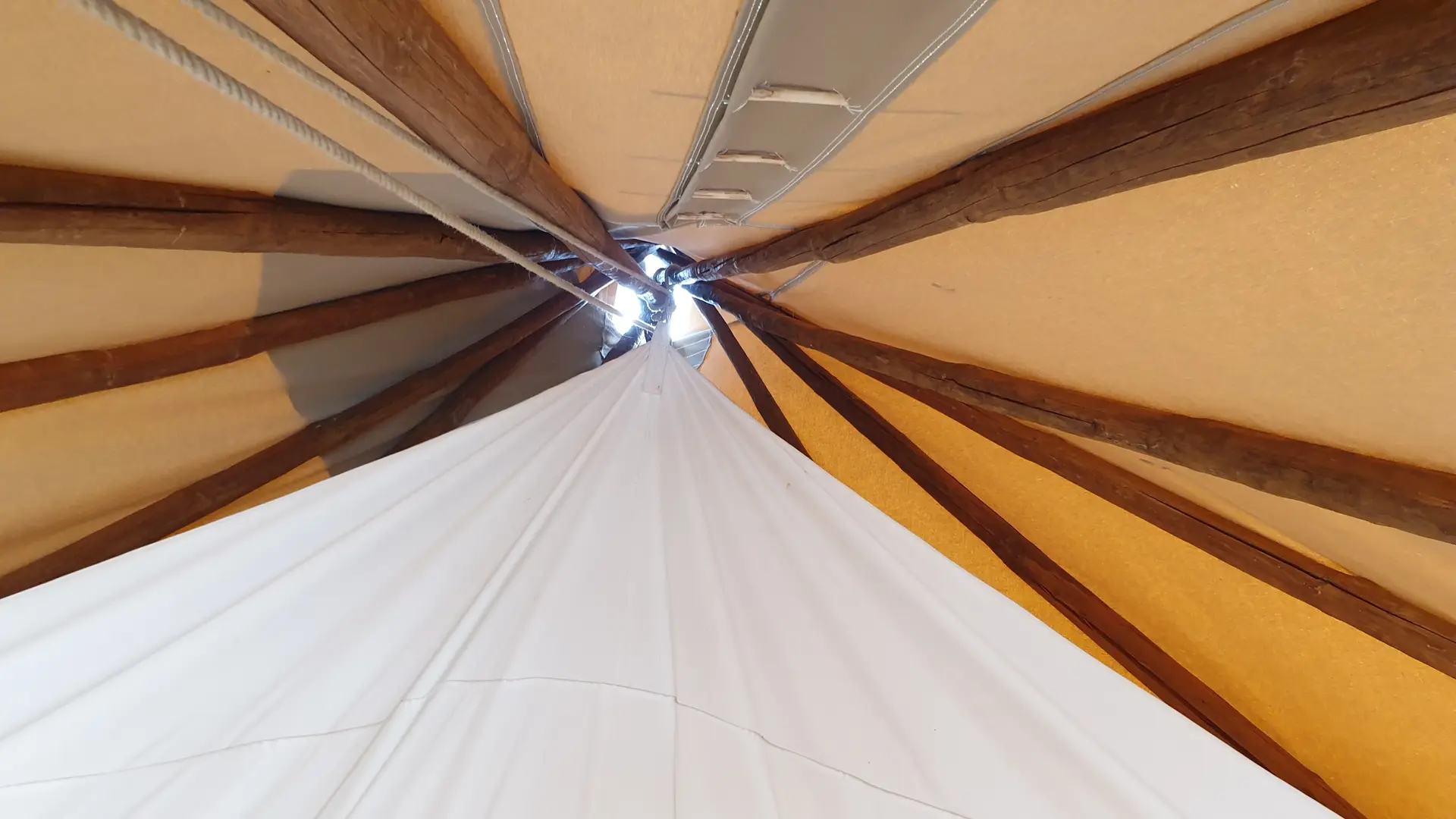 intérieur tipi