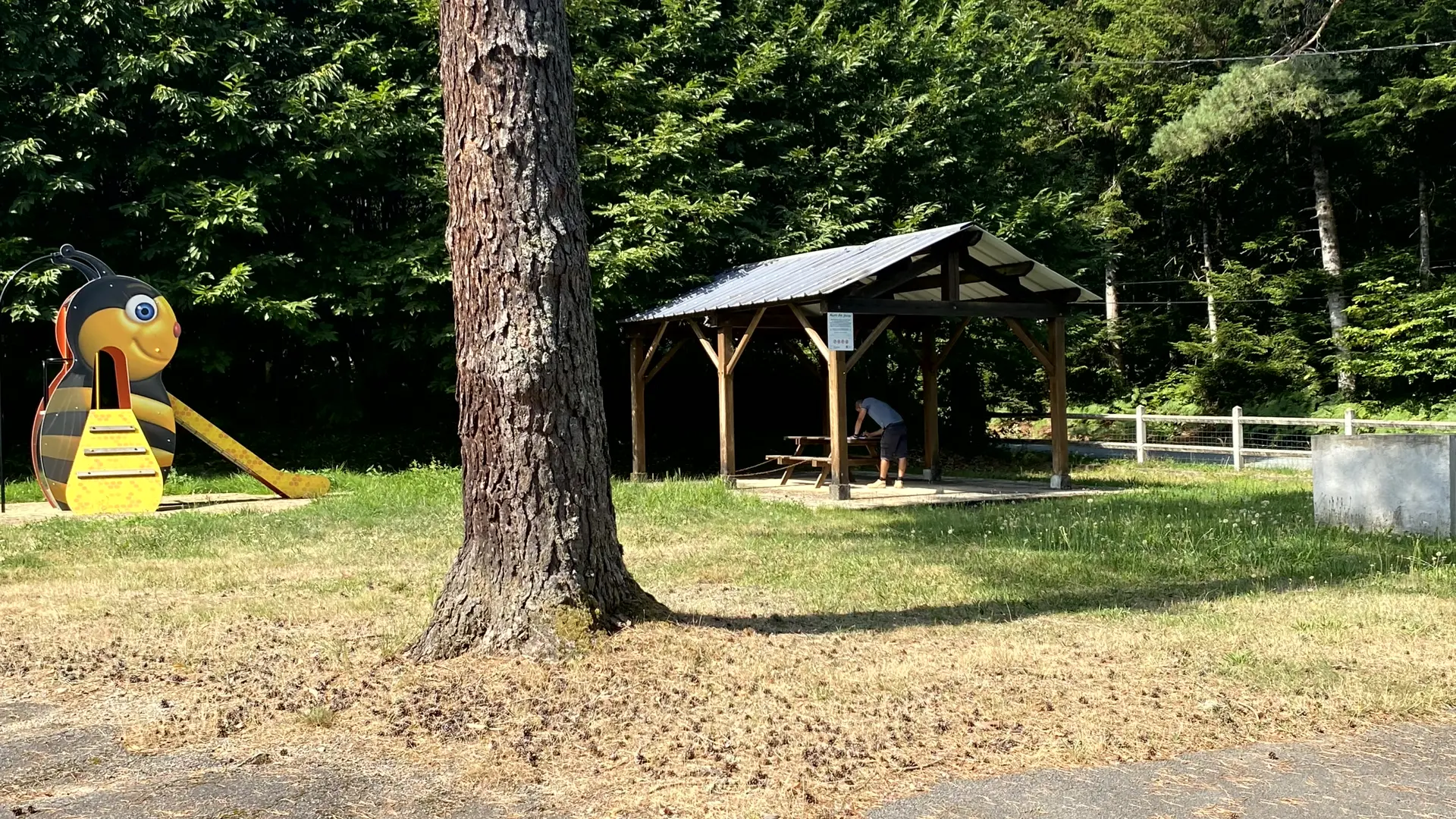 Camping Le Vert-Bois aire de jeu et espace commun