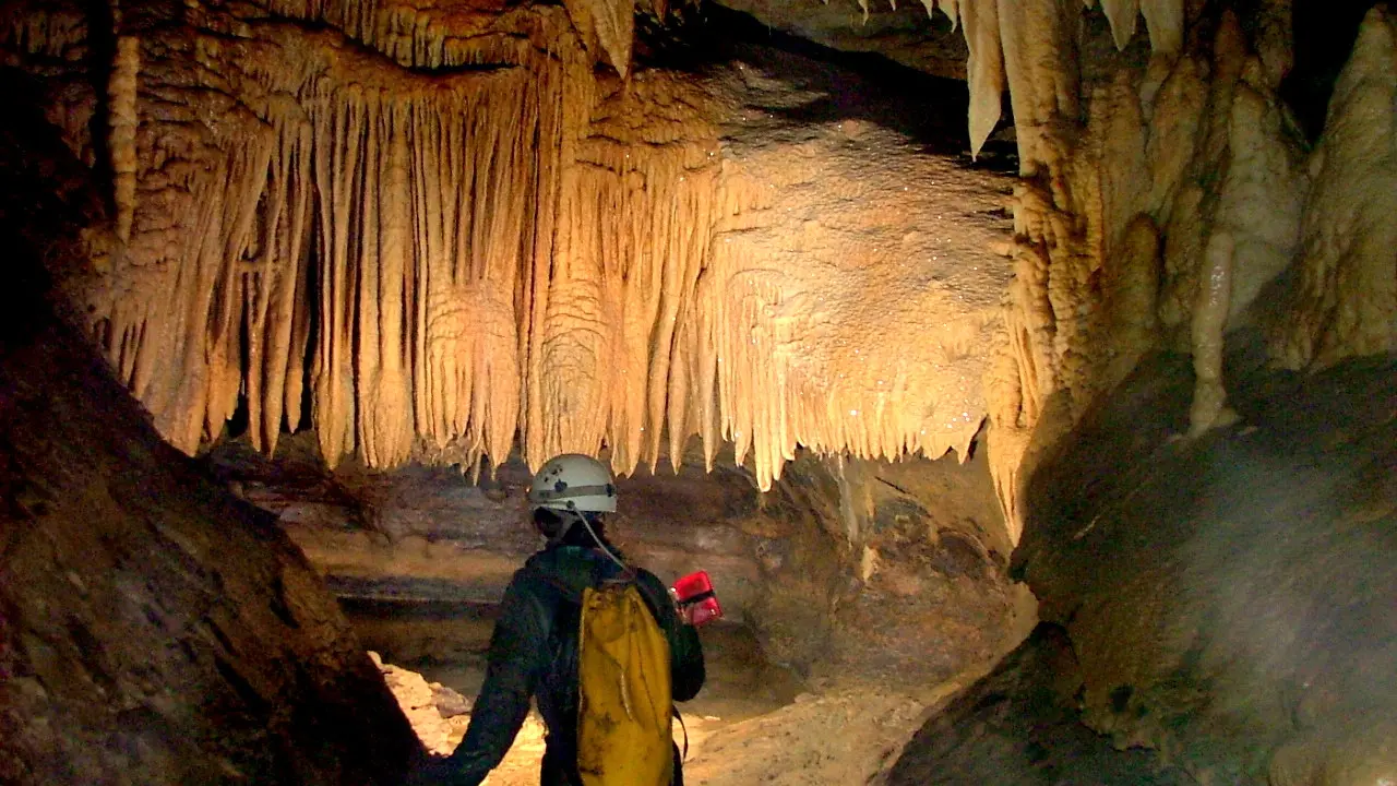 Découverte en première de la grotte de la Barthasse avec Angélika