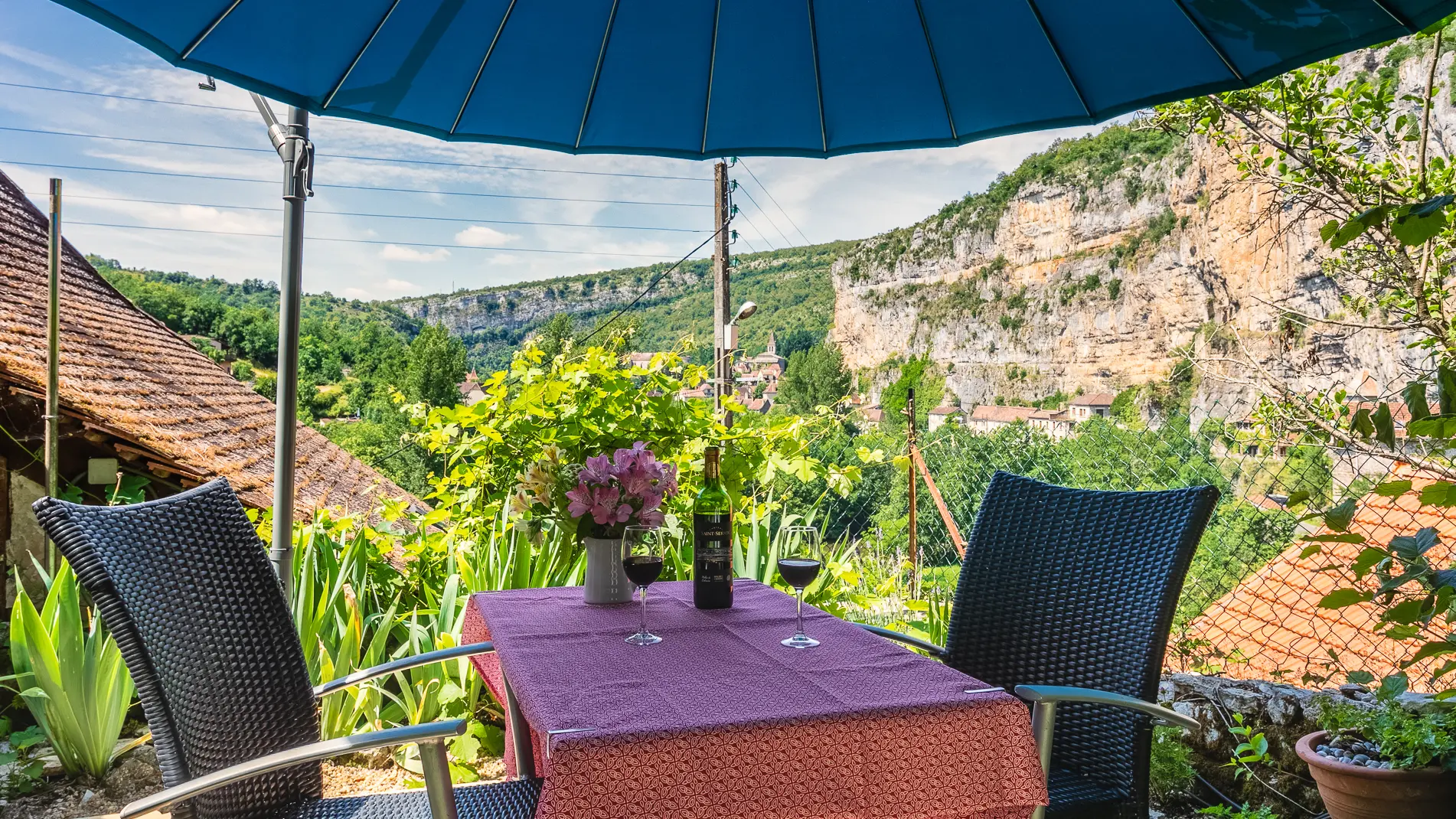 Terrasse privative du studio Occitanie dans le jardin