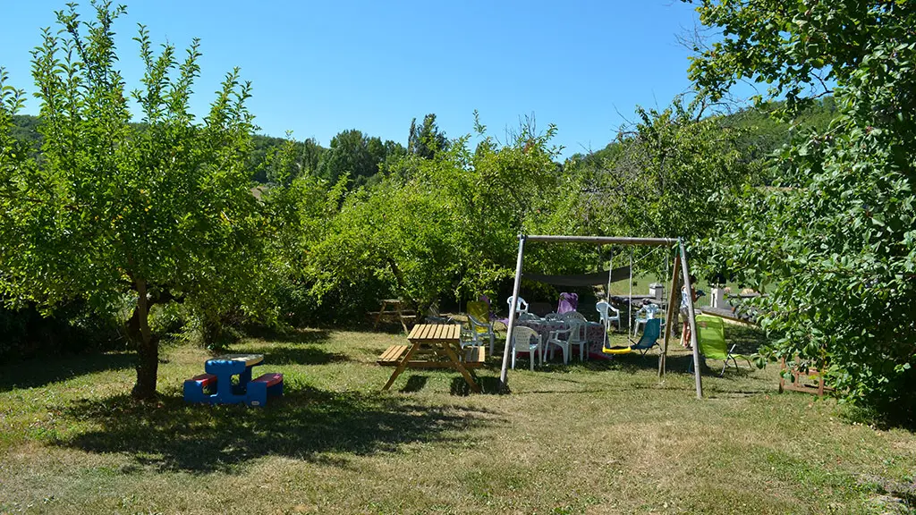 le-gite-exterieur-jardin-lenidesanges