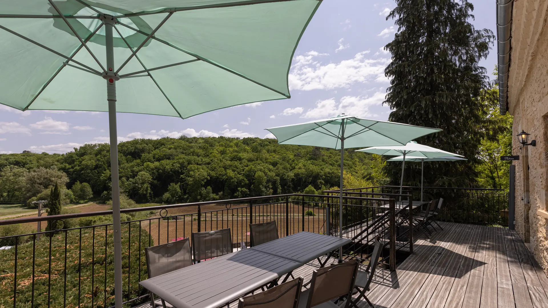 les_maurelles_platane-terrasse_perigord