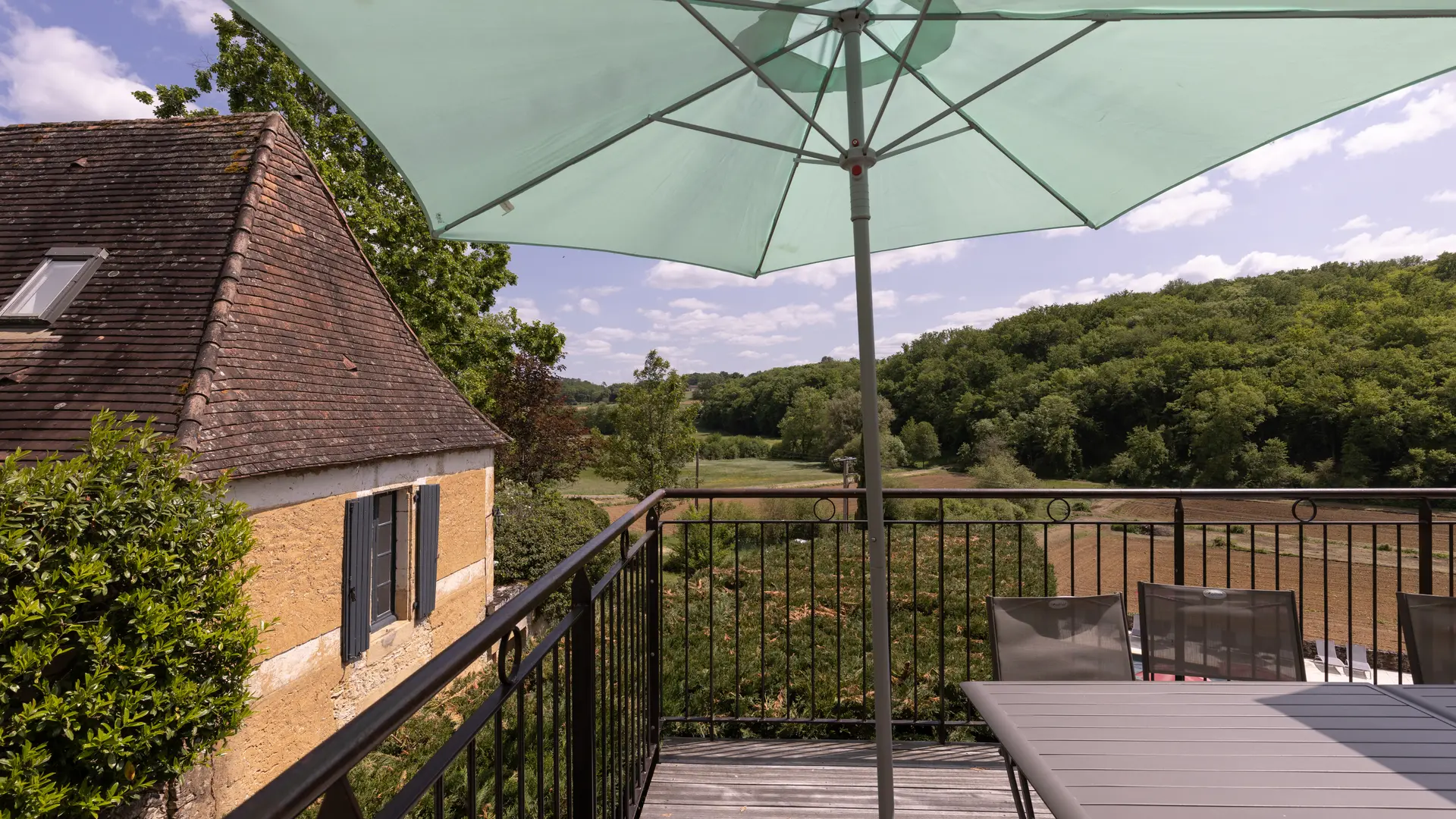 les_maurelles_le-tilleul-terrasse_perigord