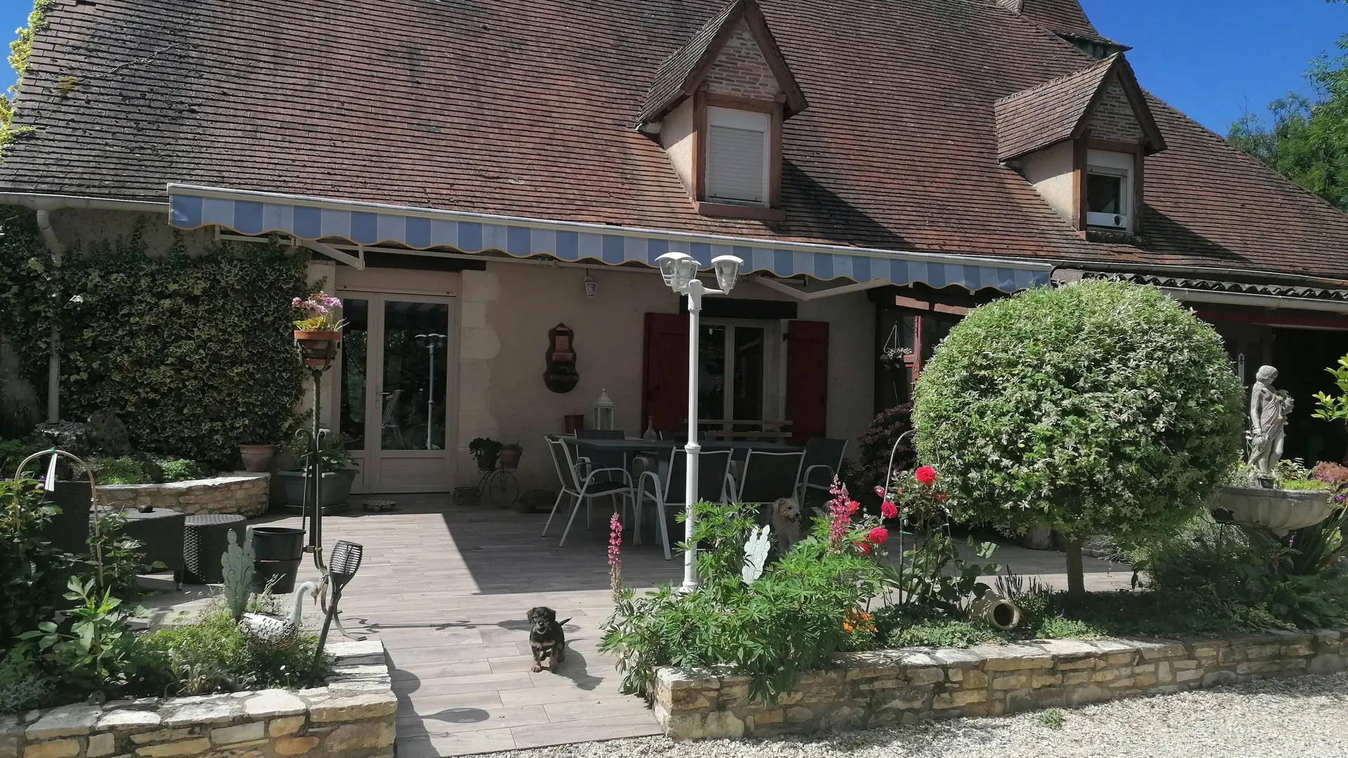 Chambre d'hôte les oiseaux vue extérieur