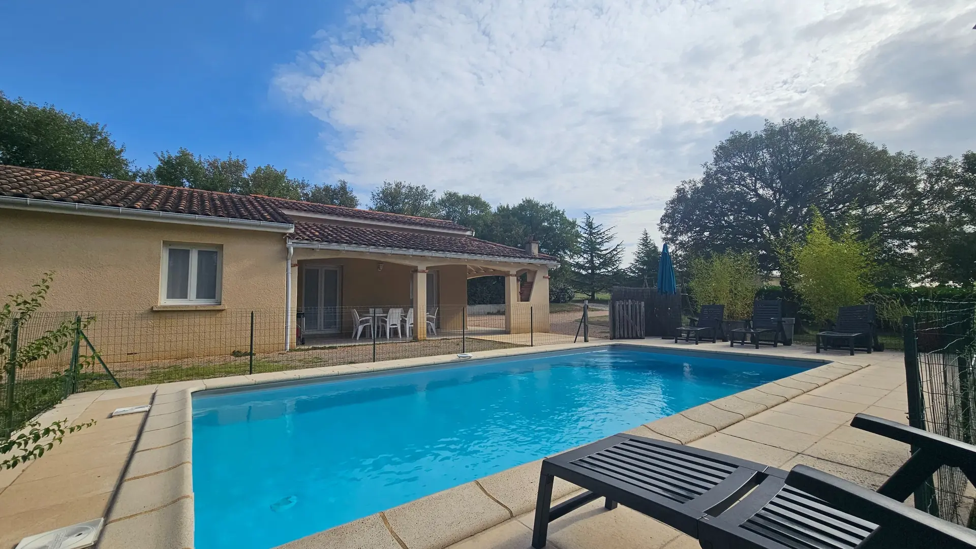 maison et piscine