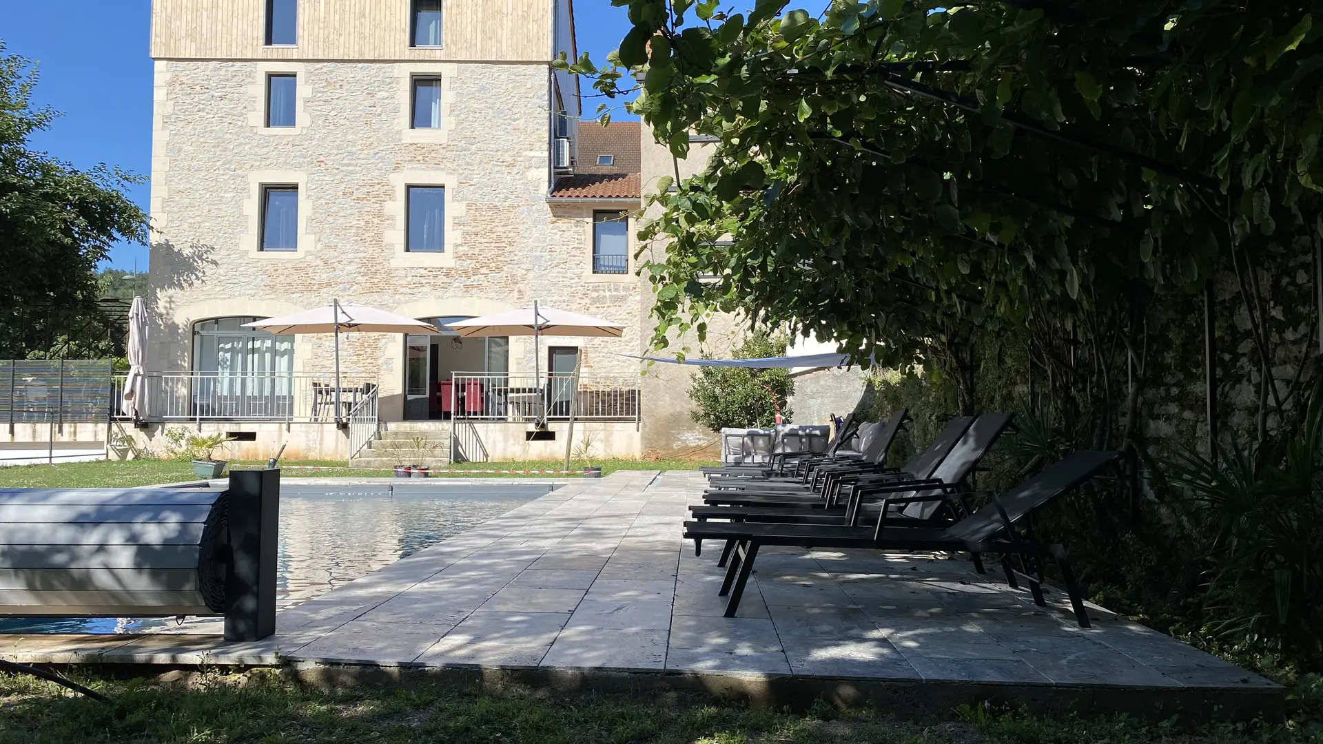 maison piscine terrasse