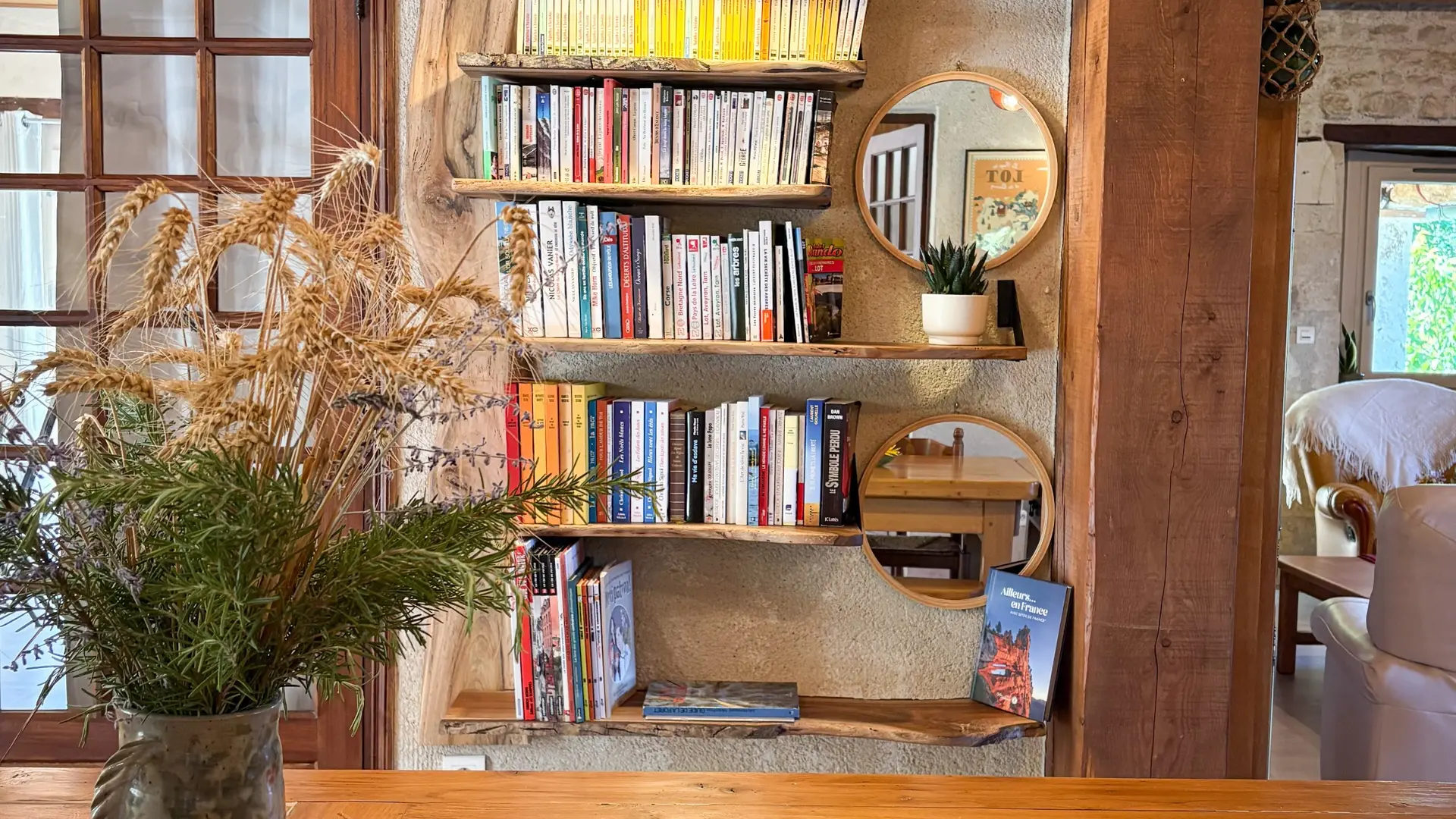 petite bibliothèque à votre disposition avec de la documentation locale