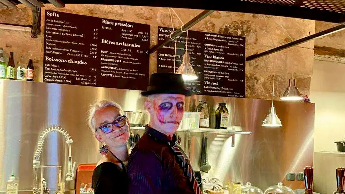 photo-sandra-vincent-bar-halloween