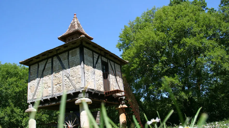 pigeonnier-gite-insolite-authentique-romantique-Lot--a-1-heure-de-toulouse