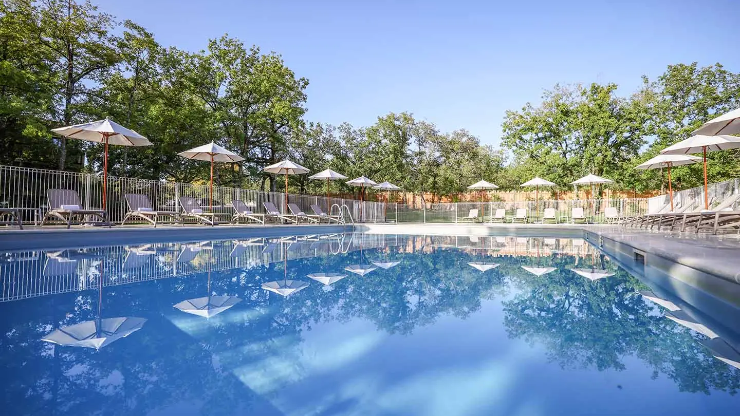 piscine - vue largeur - hotel - le bois d'imbert -rocamadour