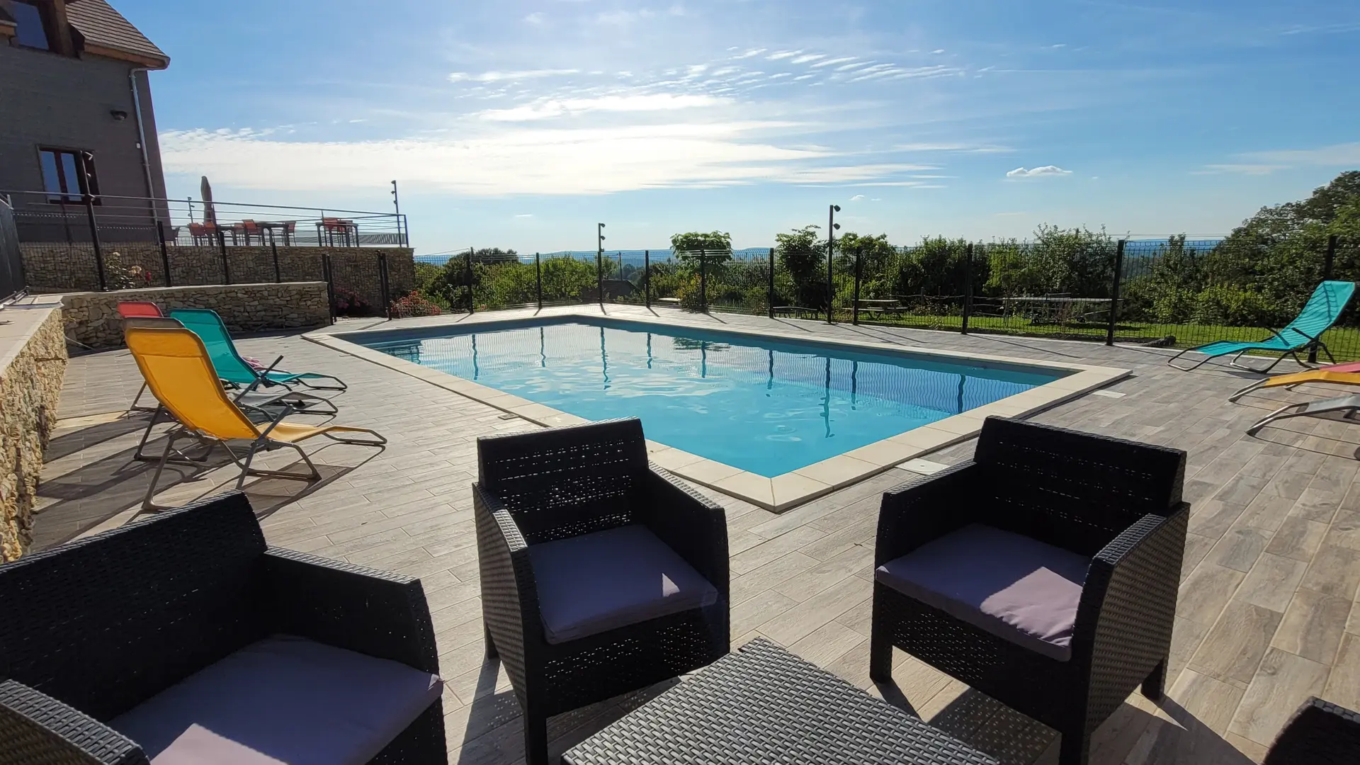 La piscine et sa plage