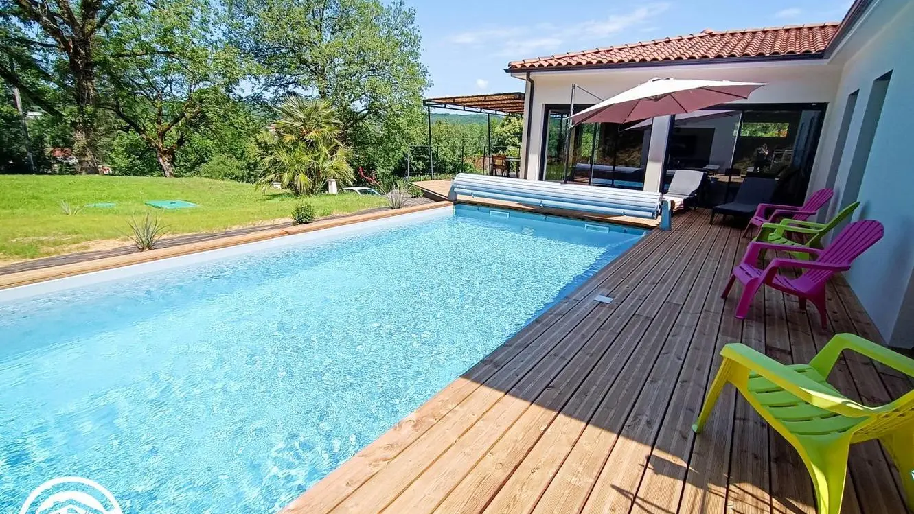 piscine et terrasse