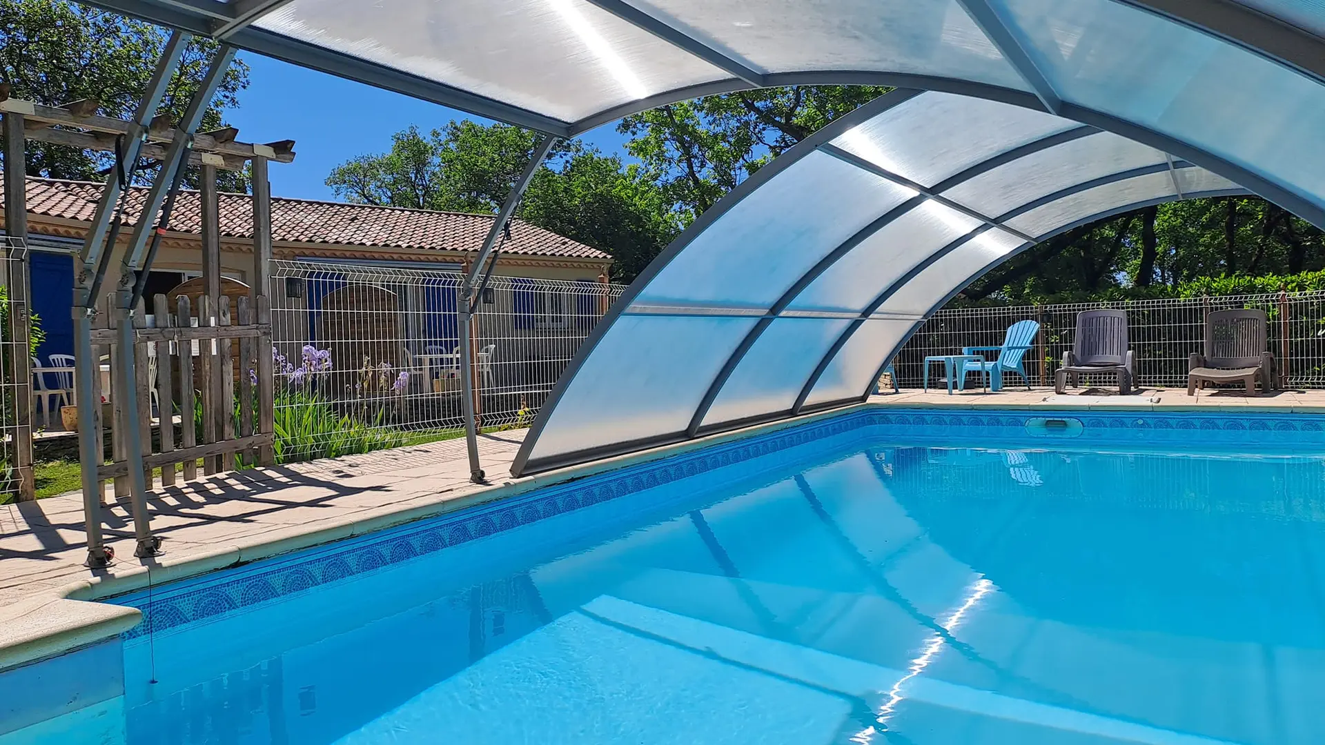 piscine gîte de lescurou
