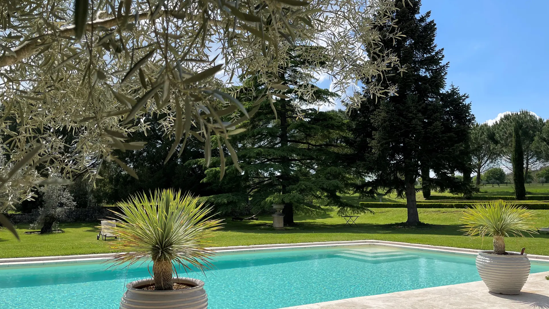 terrasse des petits déjeuners - piscine au sel chauffée