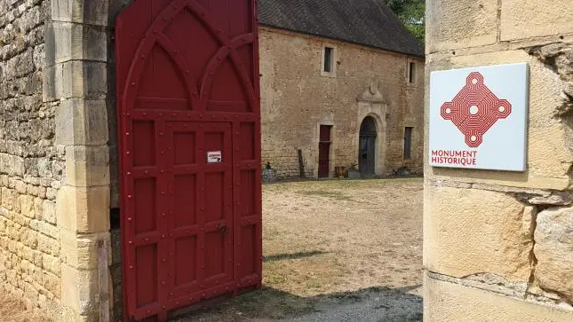 Château de masclat - portail entrée gite