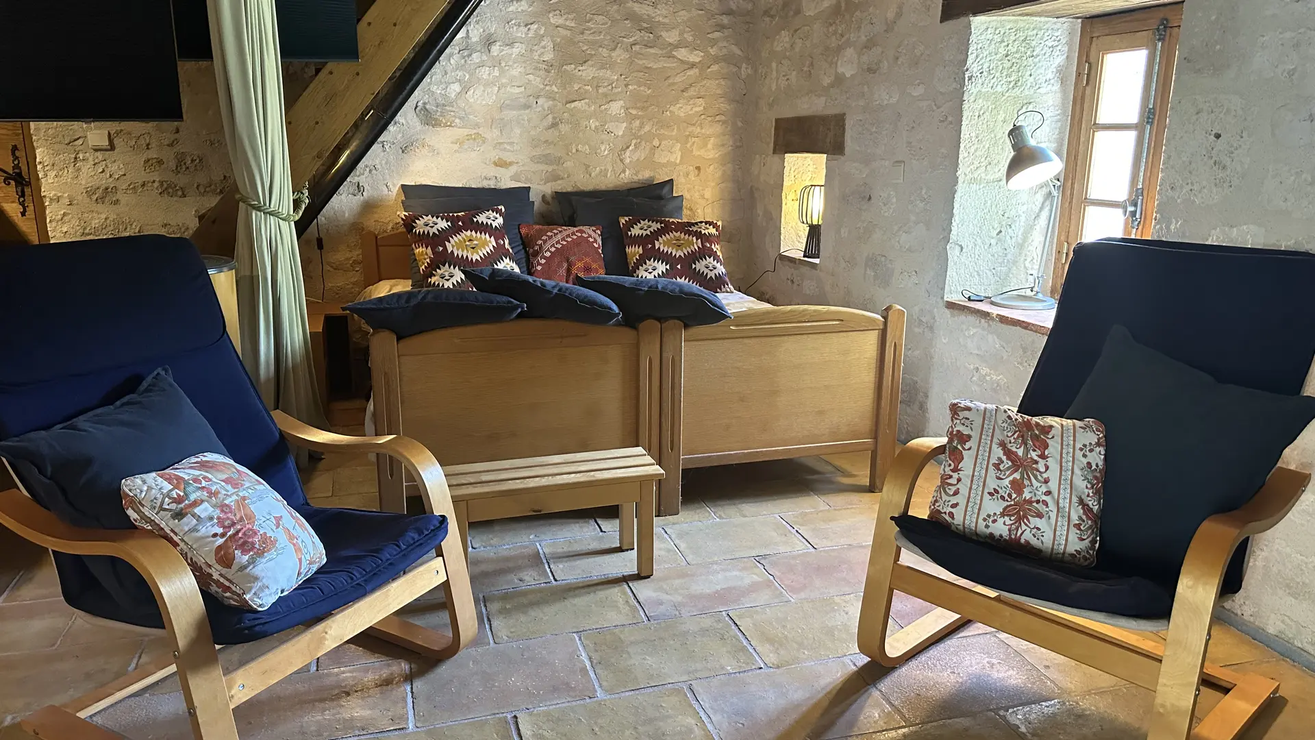 Maison Escalier : rez-de-chaussee - coin chambre