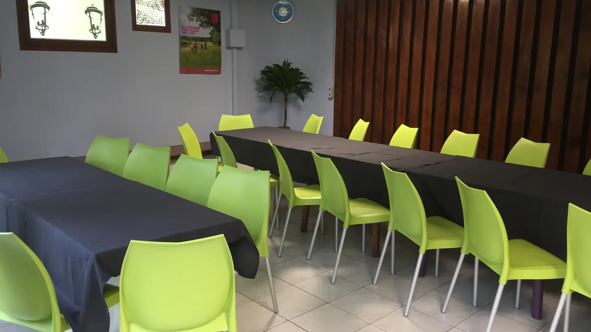 salle de regroupement / de réunion / repas