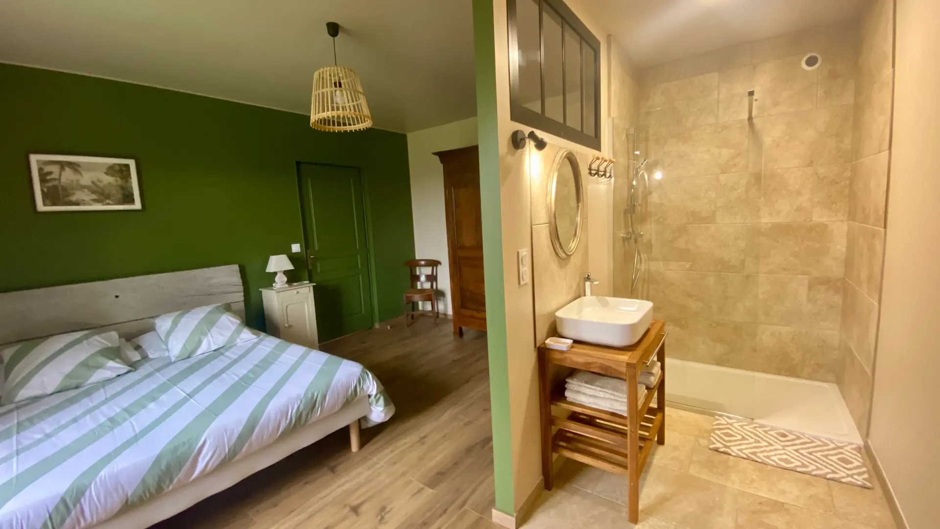 suite et sa salle de bain