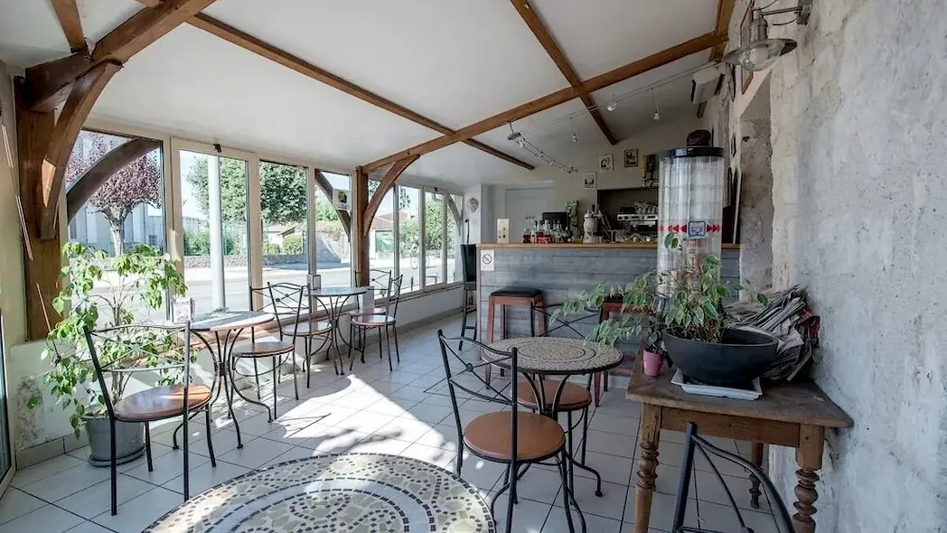 HOTAQU047FS00028_Tournon_Les Voyageurs_bar