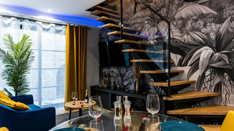 HLOAQU047V50J15B_Penned'Agenais_labulledorée_intérieur1