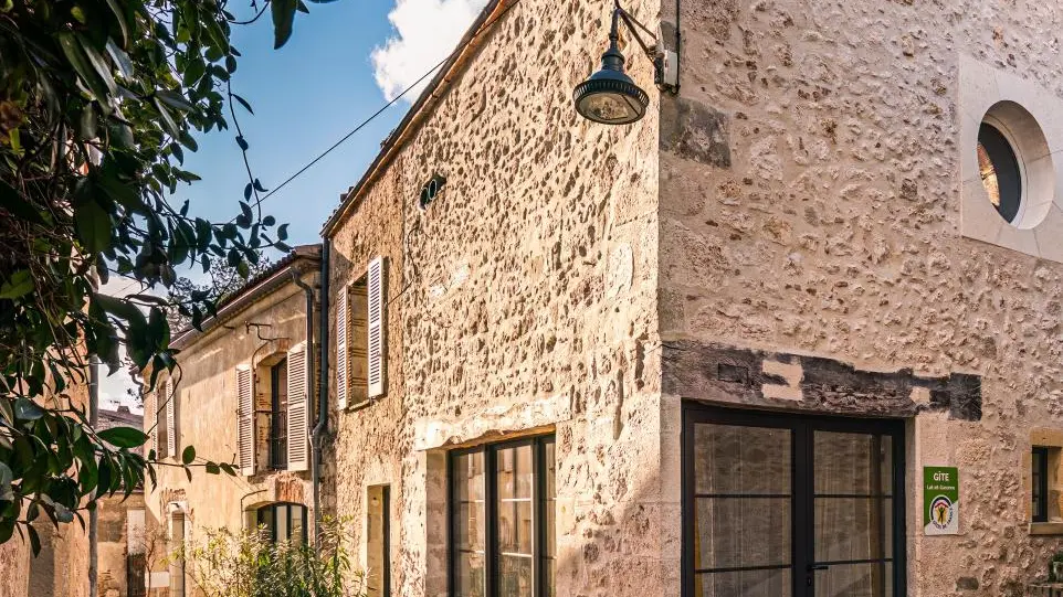 HLOAQU047V50J15B_Penned'Agenais_labulledorée_extérieur