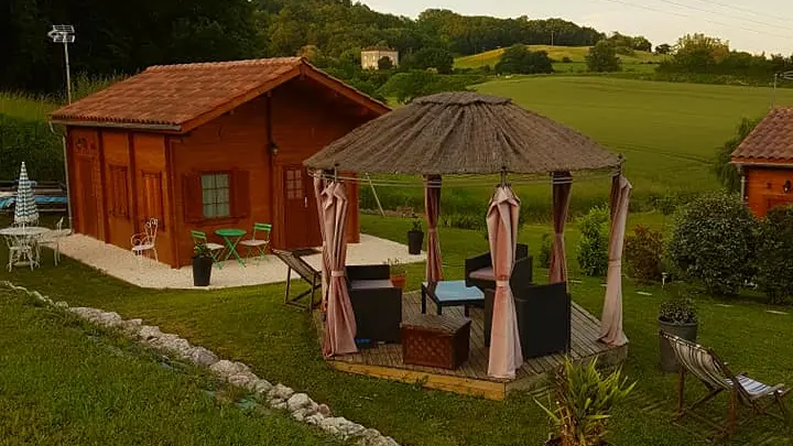 HLOAQU047FS003LM_Dausse_Les chalets_extérieur