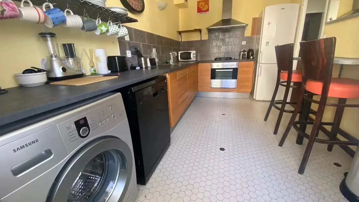 6ae9b948-6879-49b2-bffc-d461402d11b2