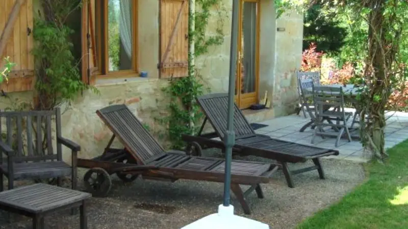 10-Duck-Cottage-sun-terrace-overlooking-the-grounds-pb3yb4b6qlsv2mckgep8lhaqauh91i5dt5o4r05y9q