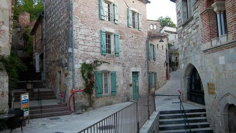 HLOAQU047FS003L6_Penne d'Agenais_Gîte du Pennois_extérieur