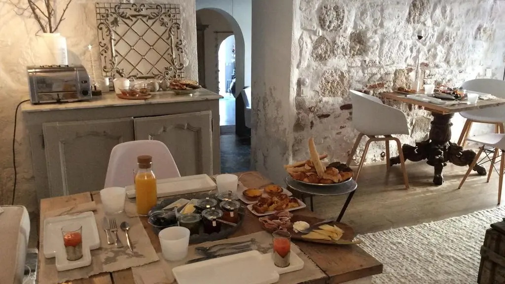 HLOAQU047V505BOL_Penne_LaMaisonSurLaPlace_petitdej