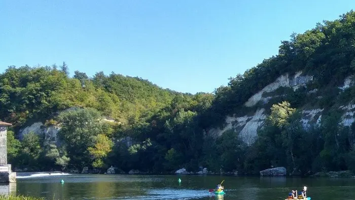 HPAAQU047FS0001S_Trentels_CampingHumeauLustrac_canoe