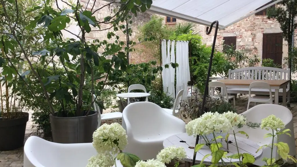 HLOAQU047V505BOL_Penne_LaMaisonSurLaPlace_extérieur