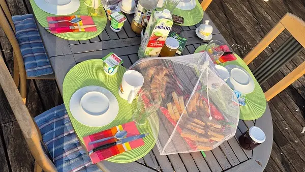 table petit déjeuner