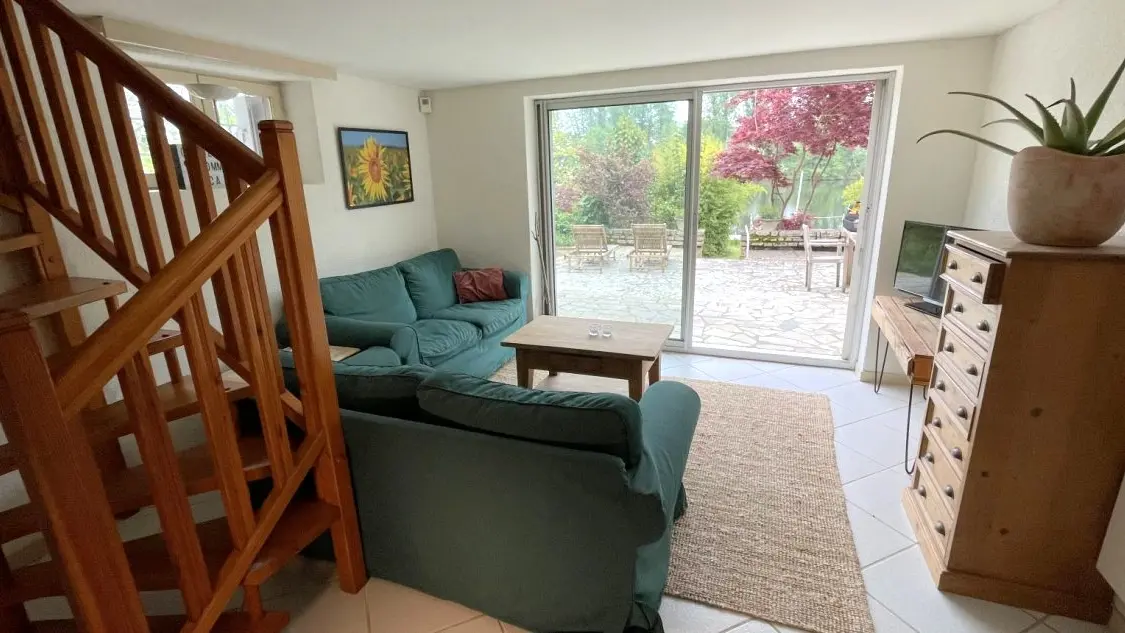 woonkamer-karpervissen-vakantiehuis-aan-de-lot-1630x860